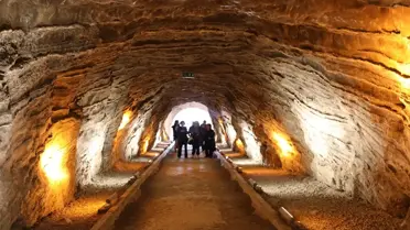 Türk Dünyası Korosu Tuz Mağaraları'nda Konser Verdi