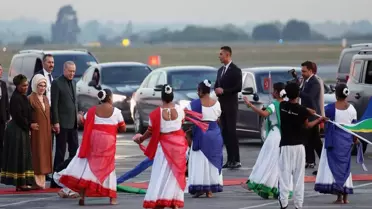 Cumhurbaşkanı Erdoğan'a Güney Afrika'da renkli karşılama! İlgiyle izledi