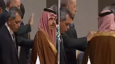 Cumhurbaşkanı Erdoğan, G20 Zirvesi'nde Suudi Prens'i omzuna vurarak selamladı