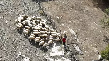 İki Meslekle Aile Geçindiriyor