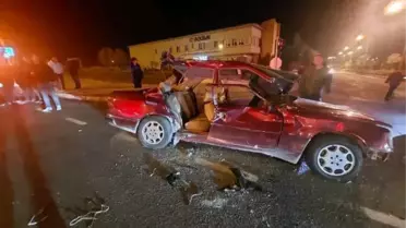 Tam bir can pazarı! Tur otobüsü ve otomobil çarpıştı