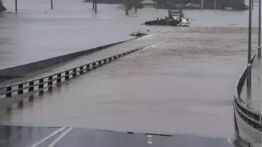 Fina Siklonu Avustralya'yı Vurdu