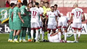 Bu maçta görülen kırmızı kartlara inanamayacaksınız