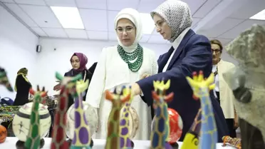 Emine Erdoğan Güney Afrika'da Yunus Emre Enstitüsünü ziyaret etti