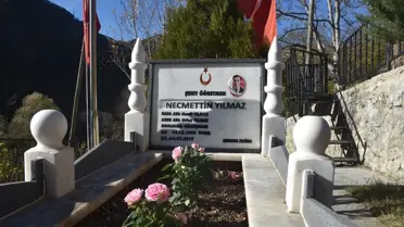 Şehit öğretmen Necmettin Yılmaz'ı ailesi ve lise öğretmenleri unutamıyor