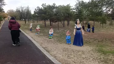 'Pes' dedirten hırsızlık! Pamuk Prenses'in cücelerini çaldılar