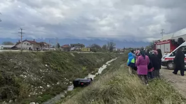 Bolu'da otomobil dereye devrildi: 2 yaralı