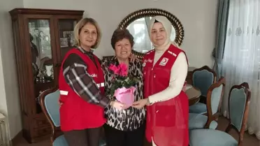 Kızılay'dan Emekli Öğretmene Ziyaret