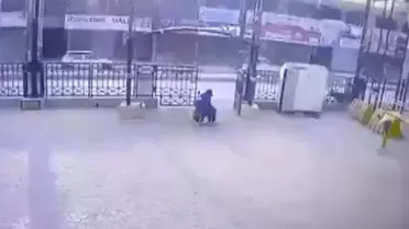 Peşaver'de intihar saldırısı: 3 polis öldü