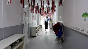 Depremden Sonra Öğretmenler Günü Kutladı