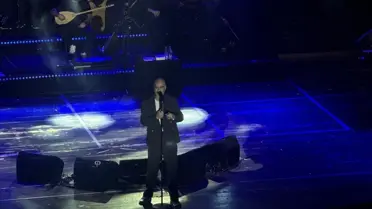 Soner Sarıkabadayı Bursa'da Konser Verdi