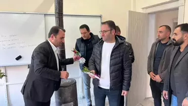 Öğretmenler Günü'nde Pasta ve Gül İkramı