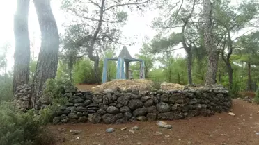 300 Yıllık Türbe Defineciler Tarafından Tahrip Edildi