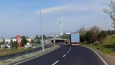 Tekirdağ'da Kamyonun Açılan Damperi Trafik Kazasına Neden Oldu