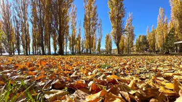Hazar Gölü Sonbahar Güzellikleriyle Cazip