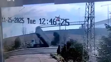 Tekirdağ'da Kamyonun Açılan Damperi Kaza Yaptırdı