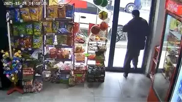 Kapıyı fark etmedi, kafasıyla camı kırdı