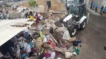 Mersin'de şok eden görüntü: Evden 10 kamyon çöp çıktı