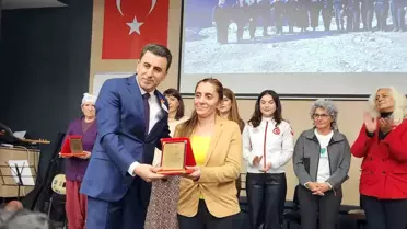 Kadına Yönelik Şiddetle Mücadele Günü'nde Kadın Korosu