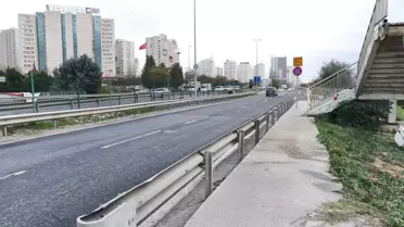 AVCILAR'da Üst Geçit TIR Çarpmasıyla Söküldü