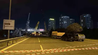 Avcılar'da Tır Üst Geçide Çarptı: Trafik Kilitlendi