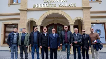 Gazze'de bacağını kaybeden gazeteci Shehada, Taşköprü Belediyesini ziyaret etti