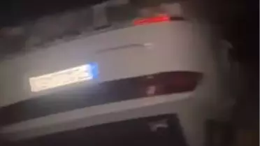 Bursa'da Lastiği Patlayan Araç Şarampole Yuvarlandı