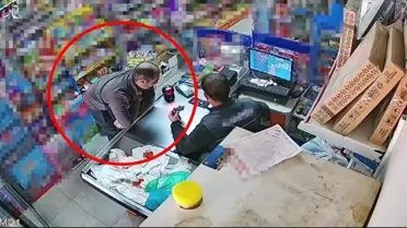 Ailesiyle birlikte ölü bulunan adamın alışveriş yaptığı anlar kamerada