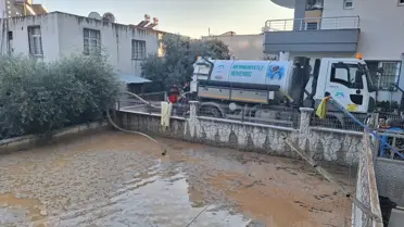 Tarsus'ta Su Borusu Patladı, Sokakları Su Bastı