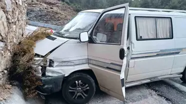 Akseki'de Kontrolden Çıkan Araç Duvara Çarptı