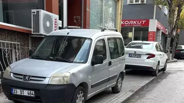 Bilecik'te Kaldırıma Park Eden Araçlar Yayaları Mağdur Ediyor