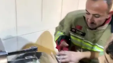 Hatay'da Hamur Makinesine Sıkışan Çocuk Kurtarıldı