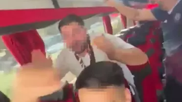 Tepkiler çığ gibi! Direksiyonu bırakıp oynamaya başladı 