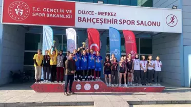 Düzce'de Gençler Kros Yarışması Heyecanı