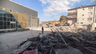 Dilovası'ndaki Yangın Fabrikası Yıkıldı