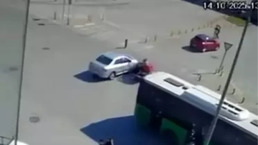 Denizli'de Kavşakta Kaza: Motosiklet Sürücüsü Yaralandı