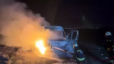 Tekirdağ'da Park Halindeki Minibüs Yandı