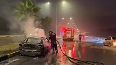 Adana'da Alev Alan Araç Kontrolden Çıktı