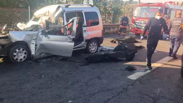 Hafif ticari araç, otoyolda kamyona çarptı; 3 ölü, 3 yaralı