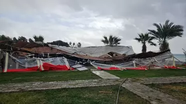 Bozyazı'da Şiddetli Rüzgar Çatıları Uçurdu