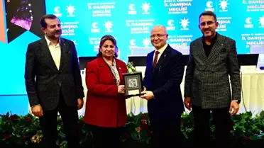 AK Parti Bursa'da Üye Katılımı ve Belediyecilik Eleştirileri