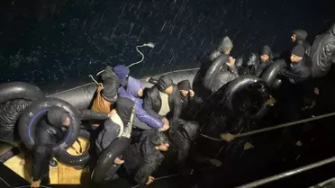 Karaburun'da 26 Düzensiz Göçmen Kurtarıldı