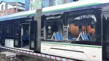 İzmit’te Tramvay ve Çöp Kamyonu Çarpıştı