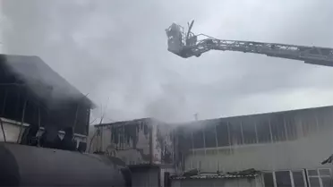 Arnavutköy'de TIR Tamirhanesinde Yangın