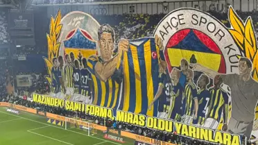Fenerbahçeli taraftarlardan yıllar sonra 4 tribünde birden koreografi