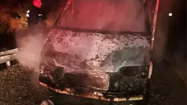 Gümüşhane'de Kamyonet Yandı