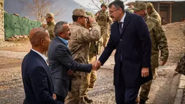 Vali Çelik ve Korgeneral Topaloğlu Şemdinli'de