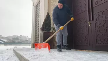 Kars'a mevsimin ilk karı yağdı