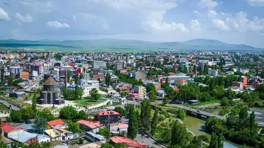 Merkez nüfusu 100 bin olan Kars'ta araç sayısı 50 bini aştı