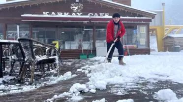 Uludağ'da Kar Yağışı Sevinci